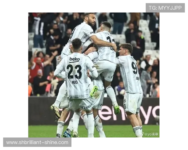 贝西克塔斯新赛季逼抢体系引关注,防守策略升级展现竞争力增强 贝西克塔斯新赛季逼抢体系引关注,防守策略升级展现竞争力增强