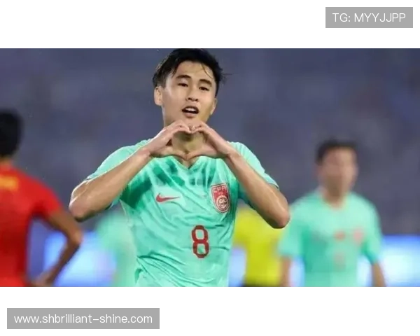 戴伟浚比赛阅读能力持续提升，中场组织表现稳健