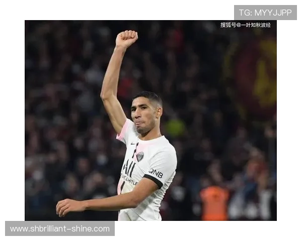 阿什拉夫本赛季助力巴黎圣日耳曼保持不败，攻防贡献显著