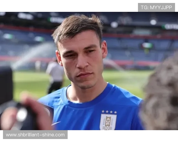 乌加特在巴黎中场防守重建中的角色定位分析