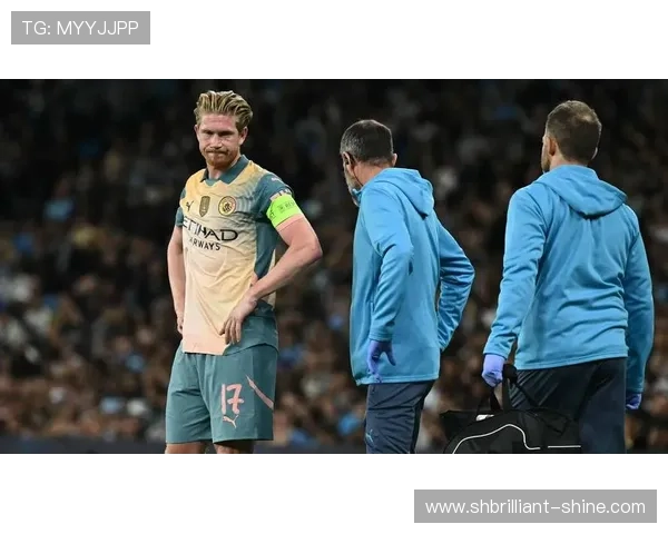 德布劳内与哈维中场组织方式及比赛影响力对比分析