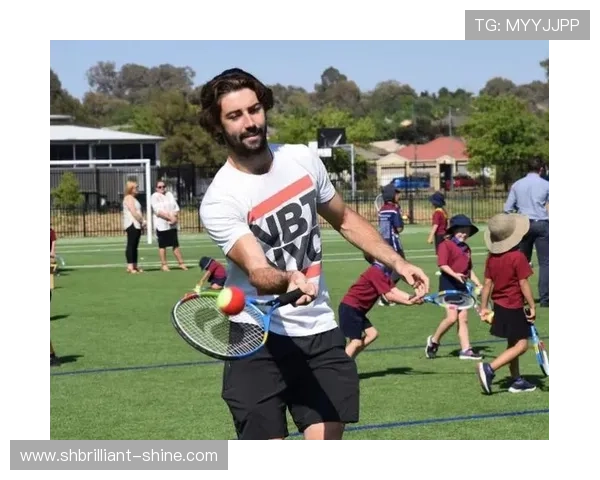 乔丹·汤普森这生活状态也太反差了吧，赛场上拼命一套，私底下竟然这样躺平？