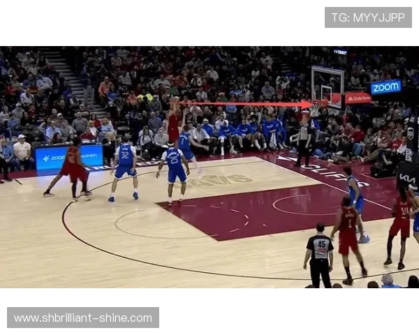 无球掩护接球三分，特伦特拉开空间效率回升